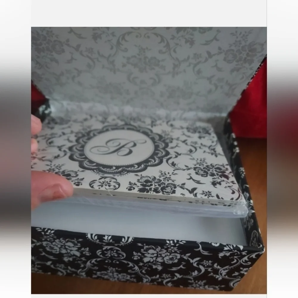 MONOGRAMMED Note Cards 12 note cards & envelope in a decorative keepsake box